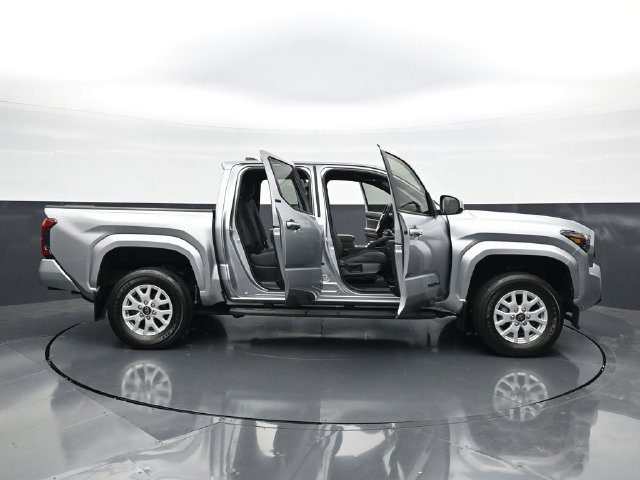Used 2024 Toyota Tacoma SR5 AWD/4WD image 49