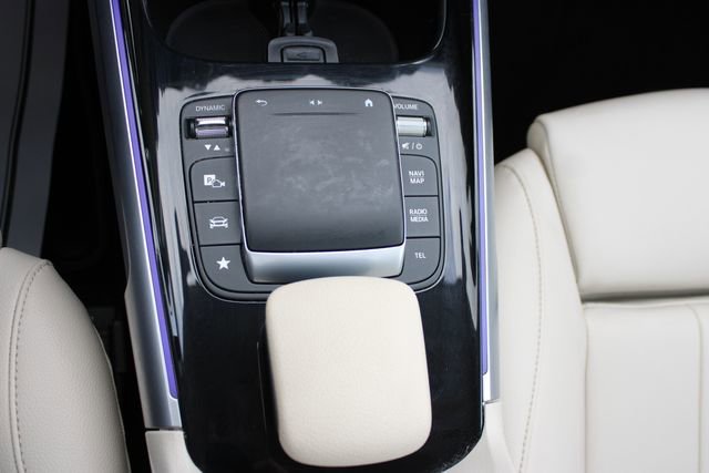 Used 2022 Mercedes-Benz GLB 250 4MATIC w/ Premium Package Lite image 17