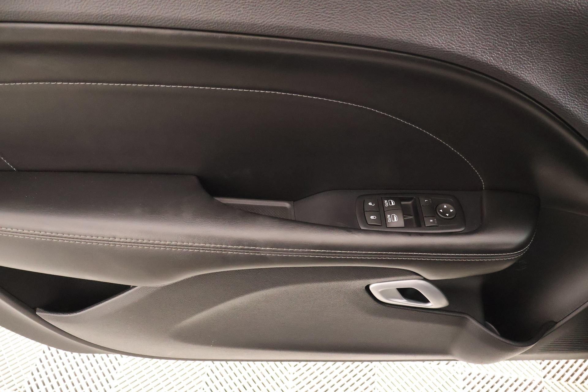 Used 2015 Dodge Challenger R/T Scat Pack RWD image 14