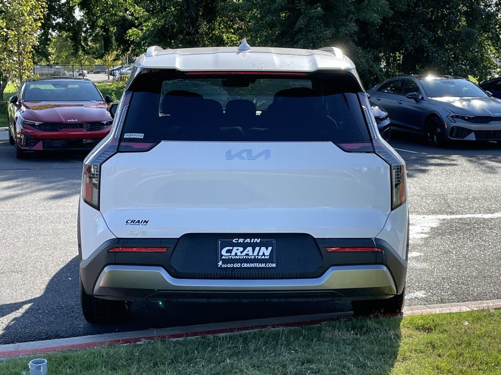 New 2026 Kia EV9 Wind image 8