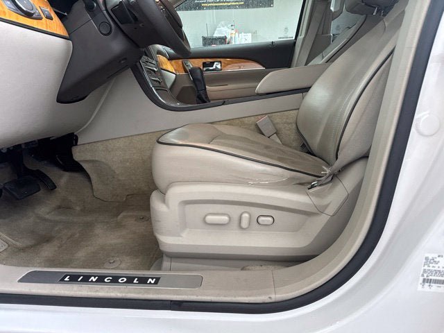 Used 2015 Lincoln MKX FWD w/ Equipment Group 102A image 9