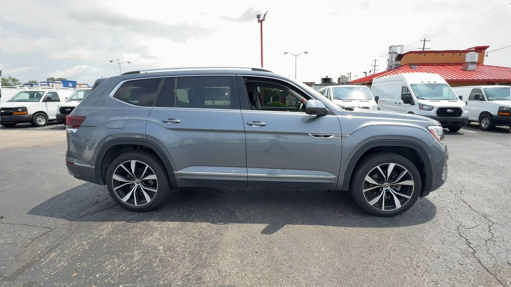 Used 2024 Volkswagen Atlas SEL Premium R-Line AWD/4WD image 9