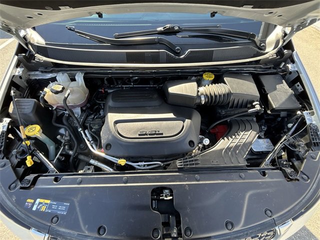 Used 2024 Chrysler Pacifica Touring-L image 17