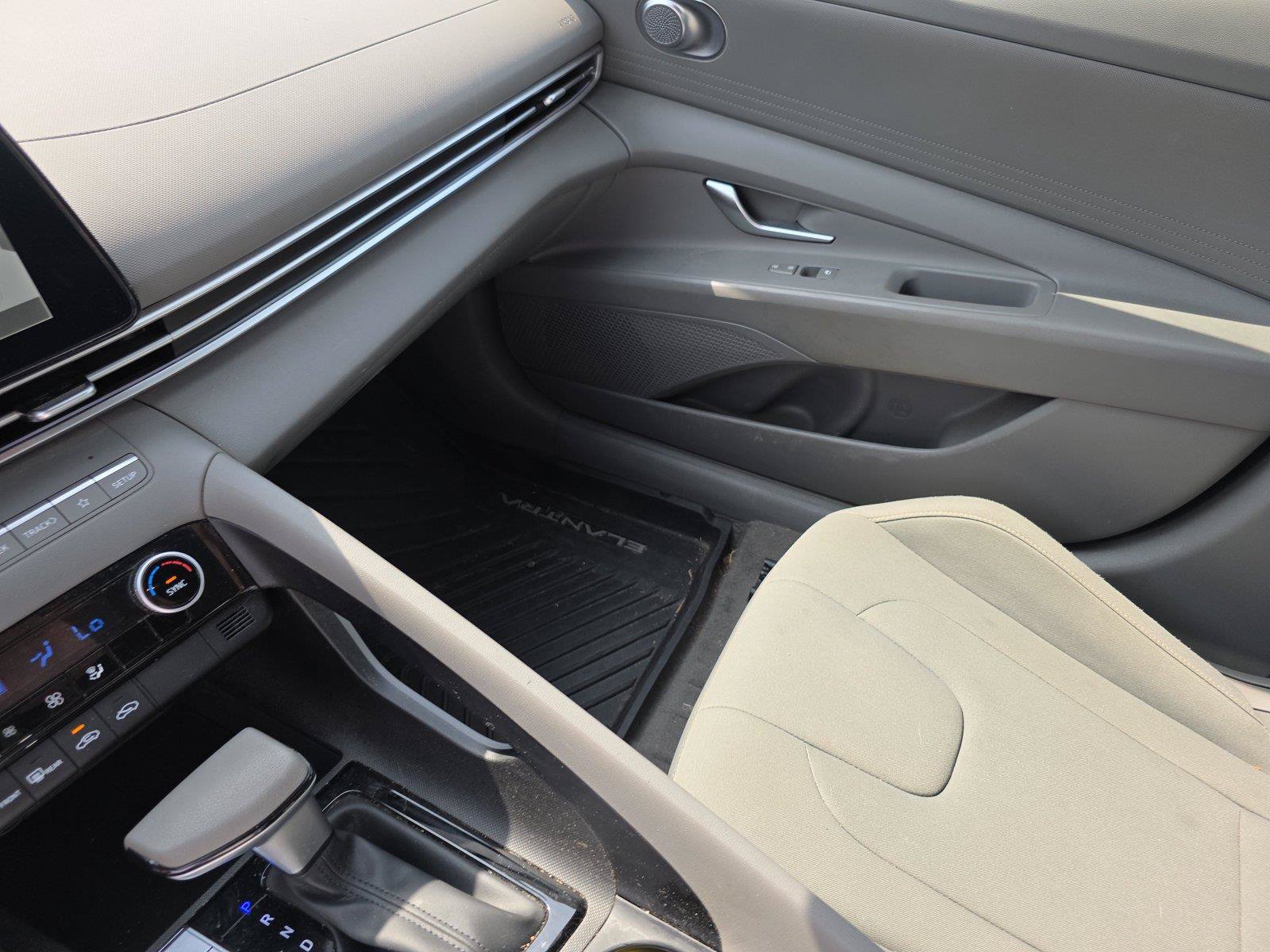 Used 2024 Hyundai Elantra SEL FWD image 29