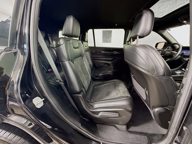Used 2023 Jeep Grand Cherokee L Laredo image 28