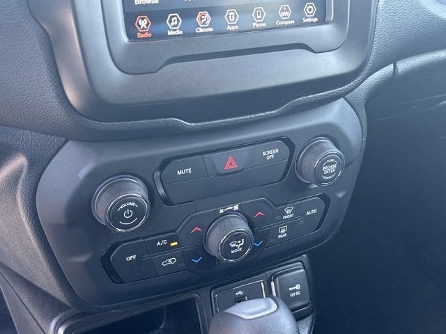 Used 2020 Jeep Renegade Latitude FWD image 31
