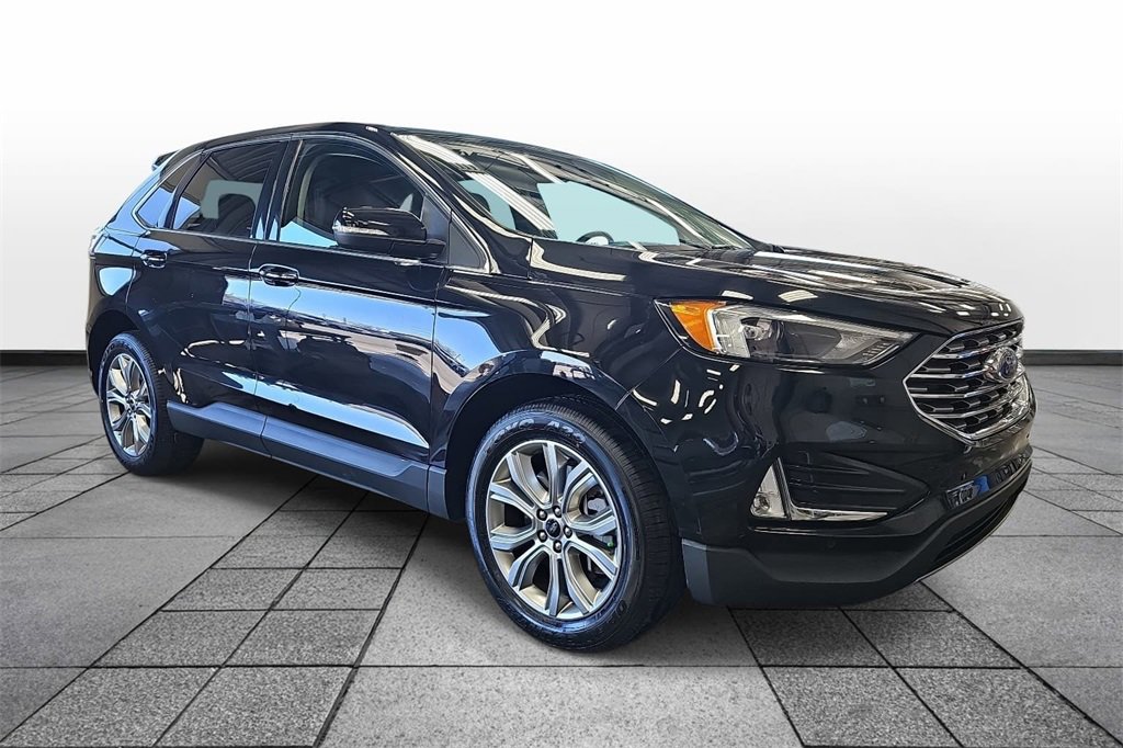 Used 2024 Ford Edge Titanium image 3