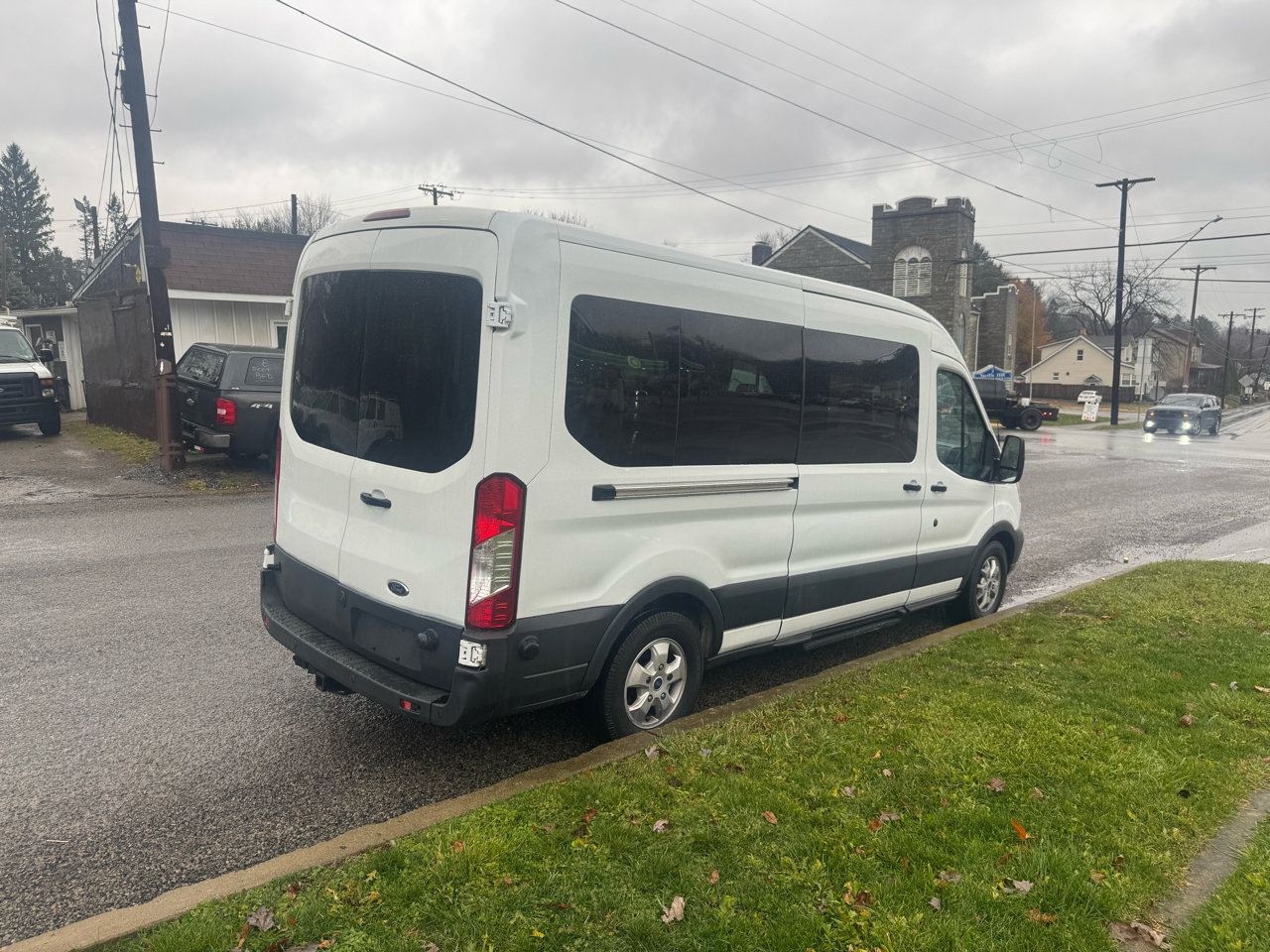 Used 2017 Ford Transit 350 XLT RWD image 4