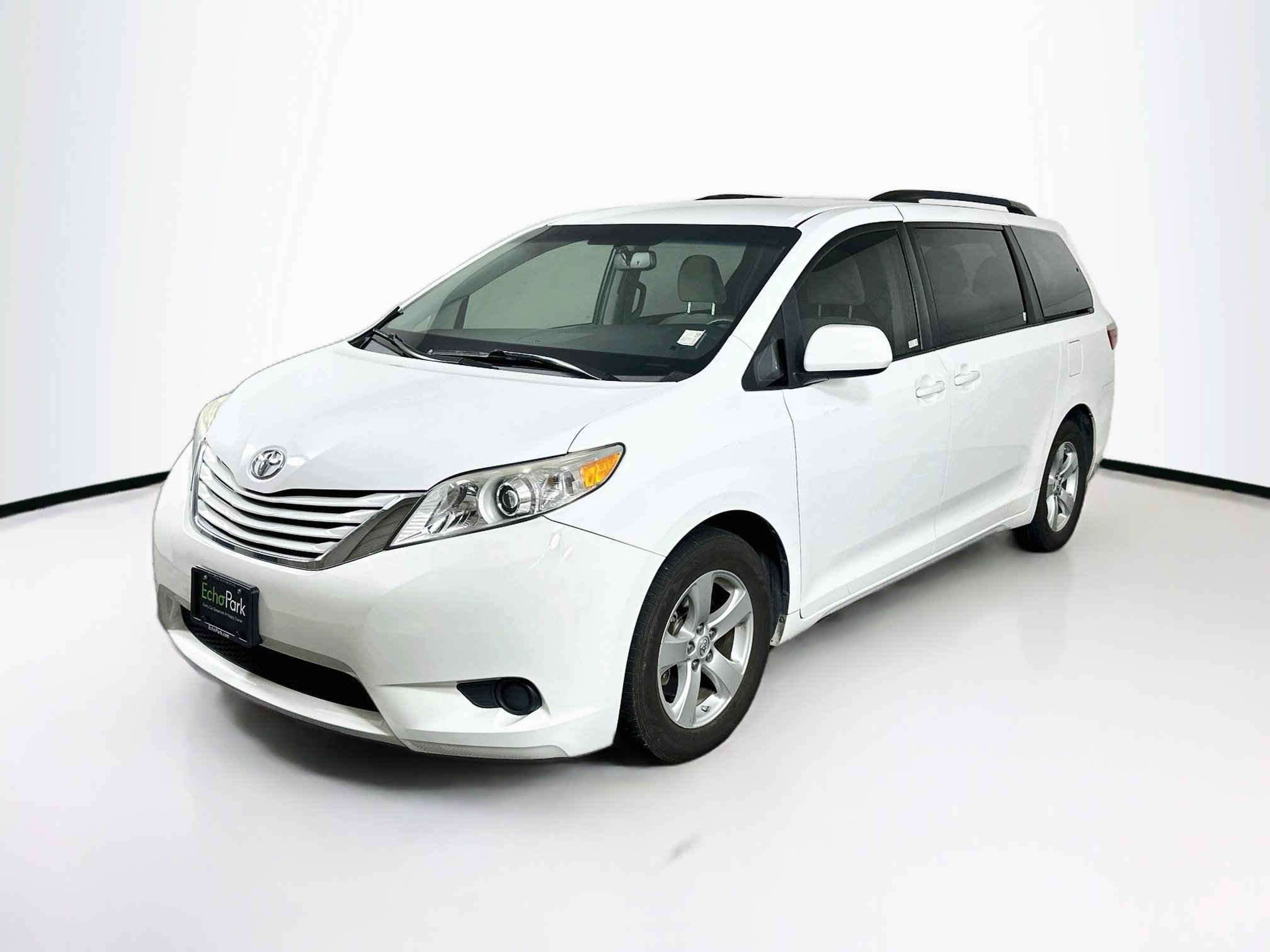 Used 2017 Toyota Sienna LE FWD image 3
