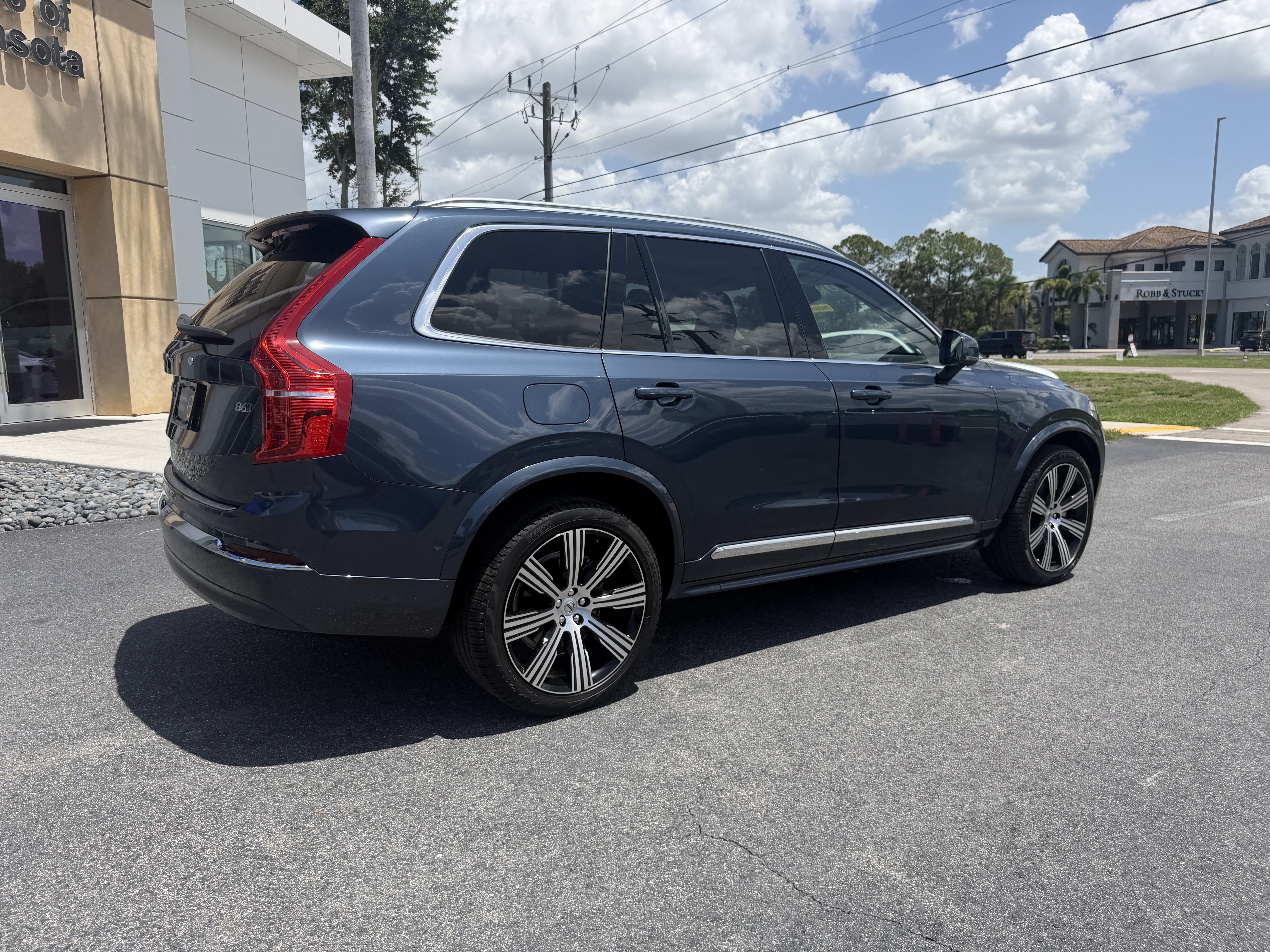 Certified 2023 Volvo XC90 B6 Ultimate w/ Protection Package Premier AWD/4WD image 3
