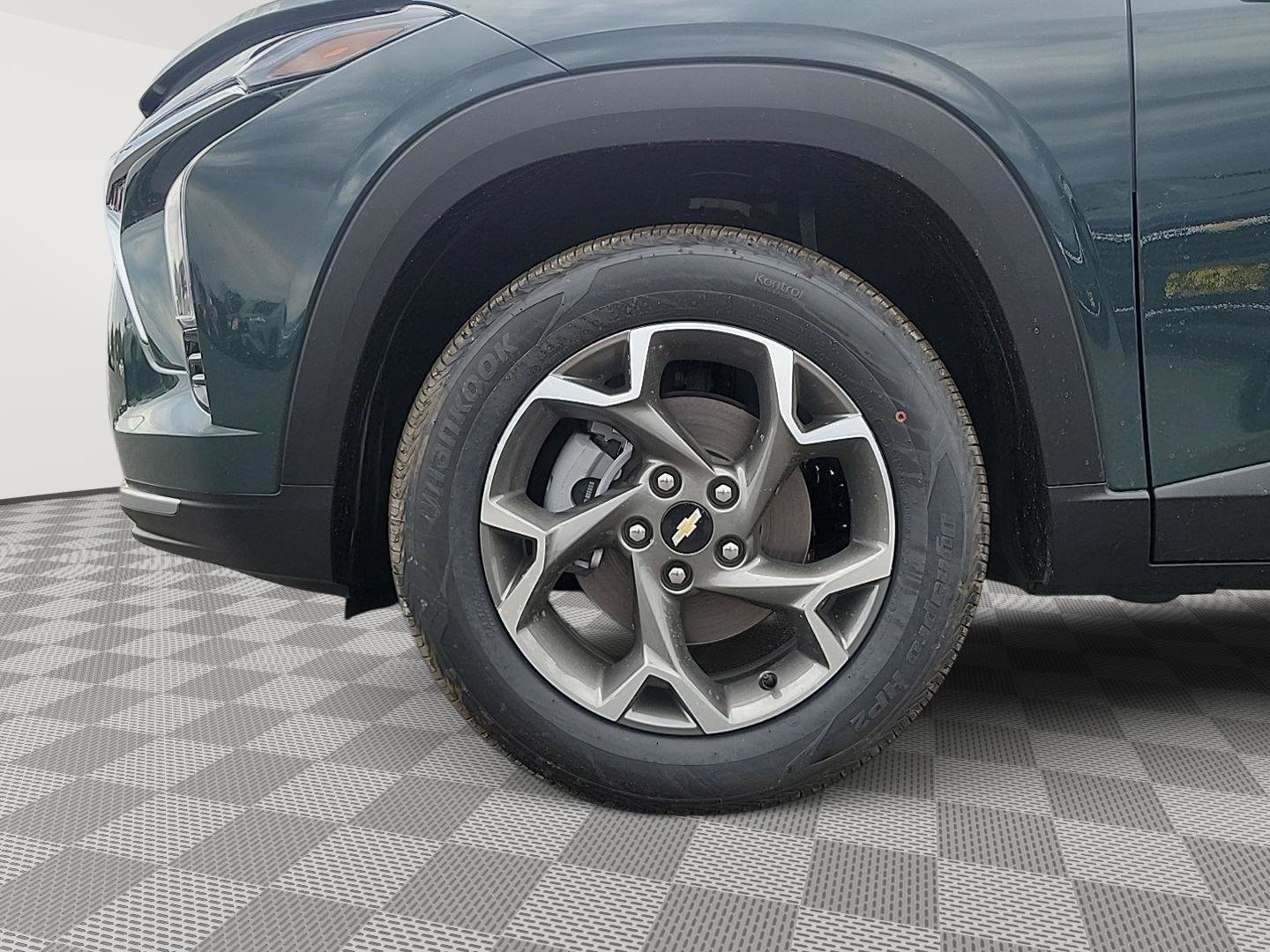 New 2025 Chevrolet Trax LT w/ LT Convenience Package image 24