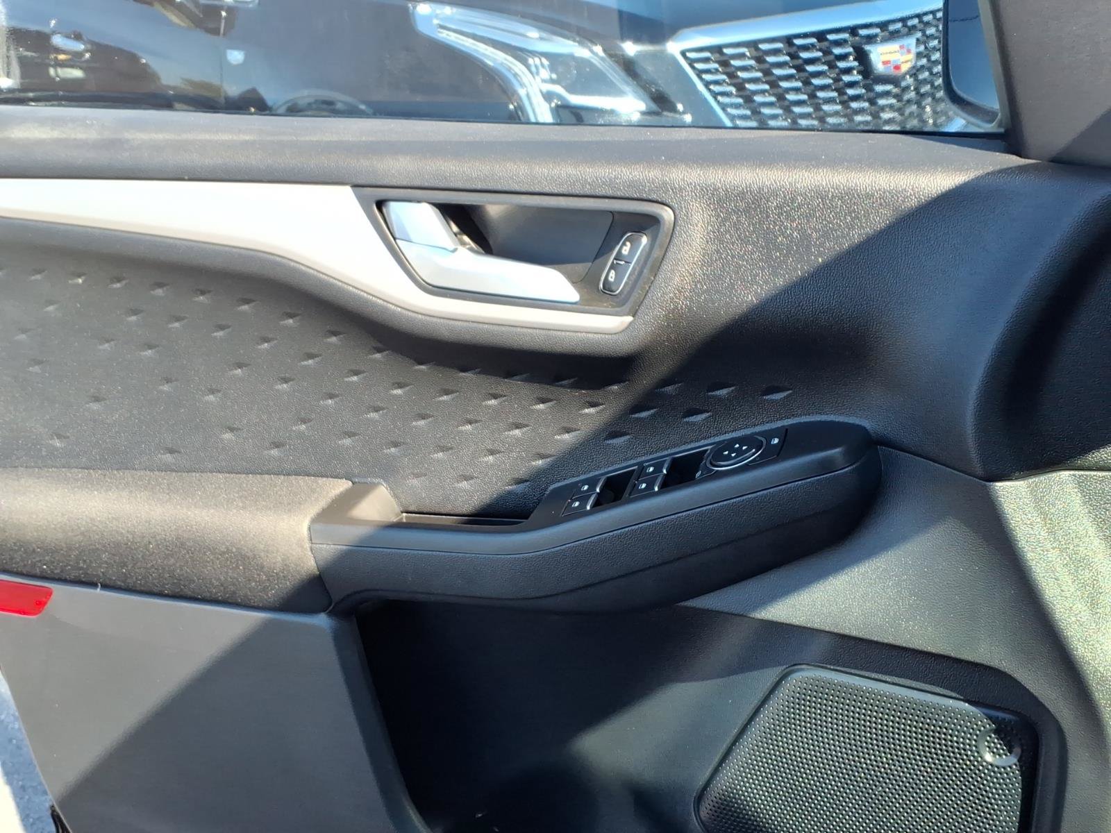Used 2020 Ford Escape SE FWD image 23