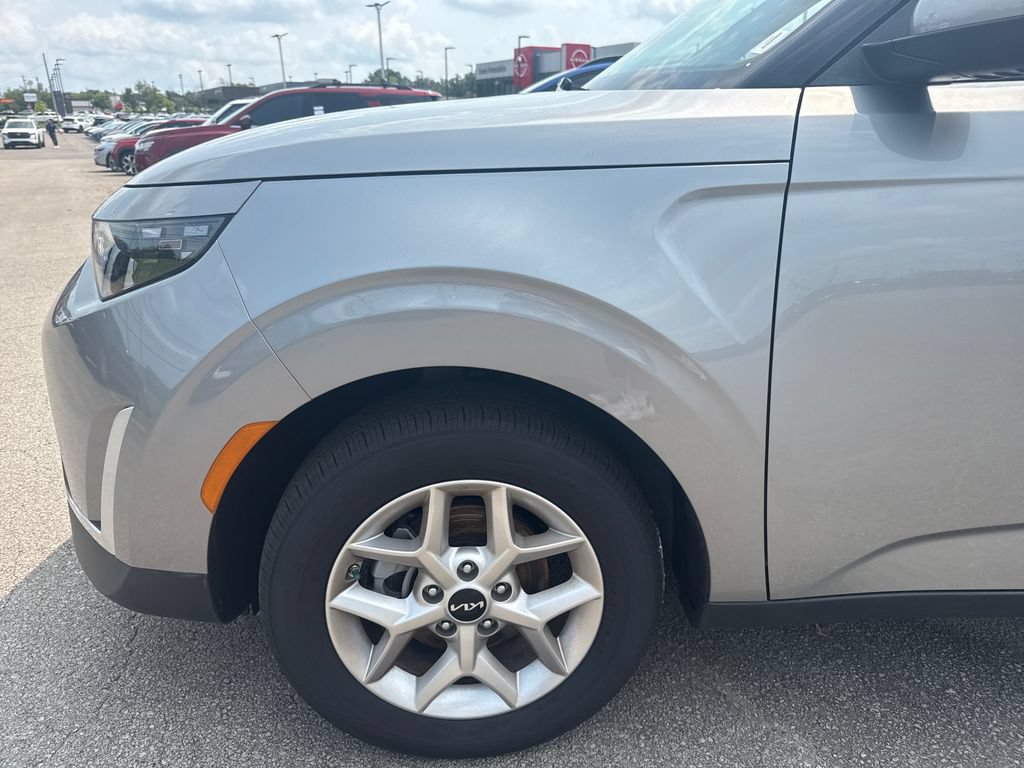 Used 2025 Kia Soul LX w/ LX Technology Package FWD image 10