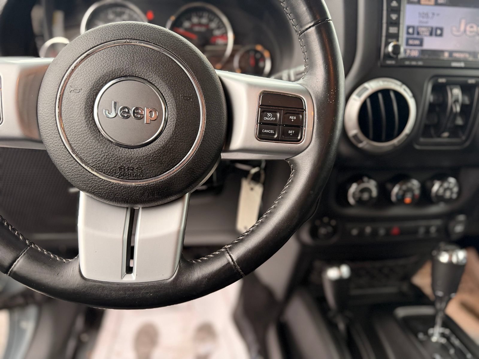 Used 2014 Jeep Wrangler Unlimited Rubicon AWD/4WD image 15