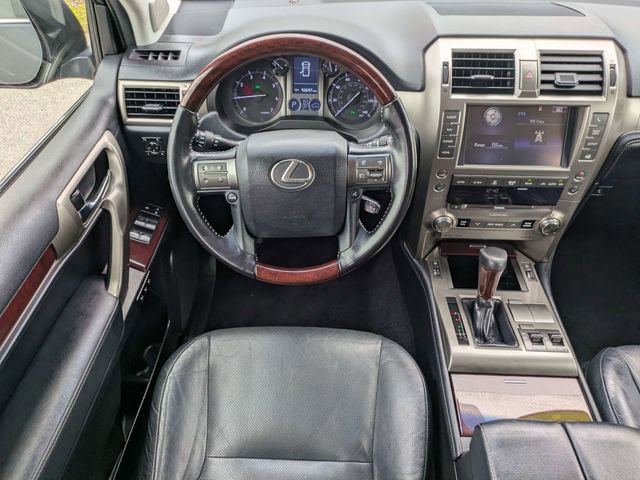 Used 2018 Lexus GX 460 Premium w/ Premium Package AWD/4WD image 16