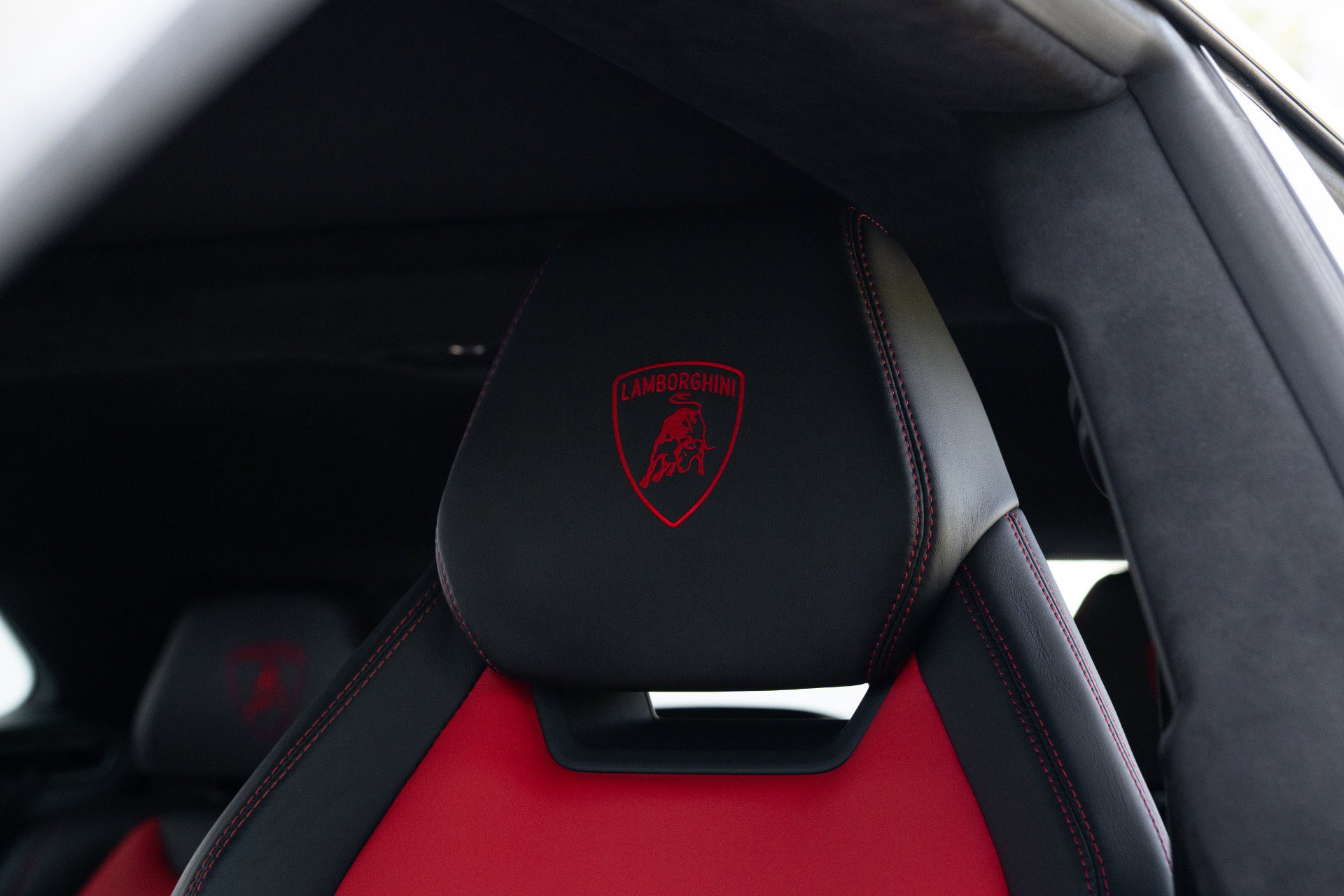Used 2022 Lamborghini Urus AWD/4WD image 6