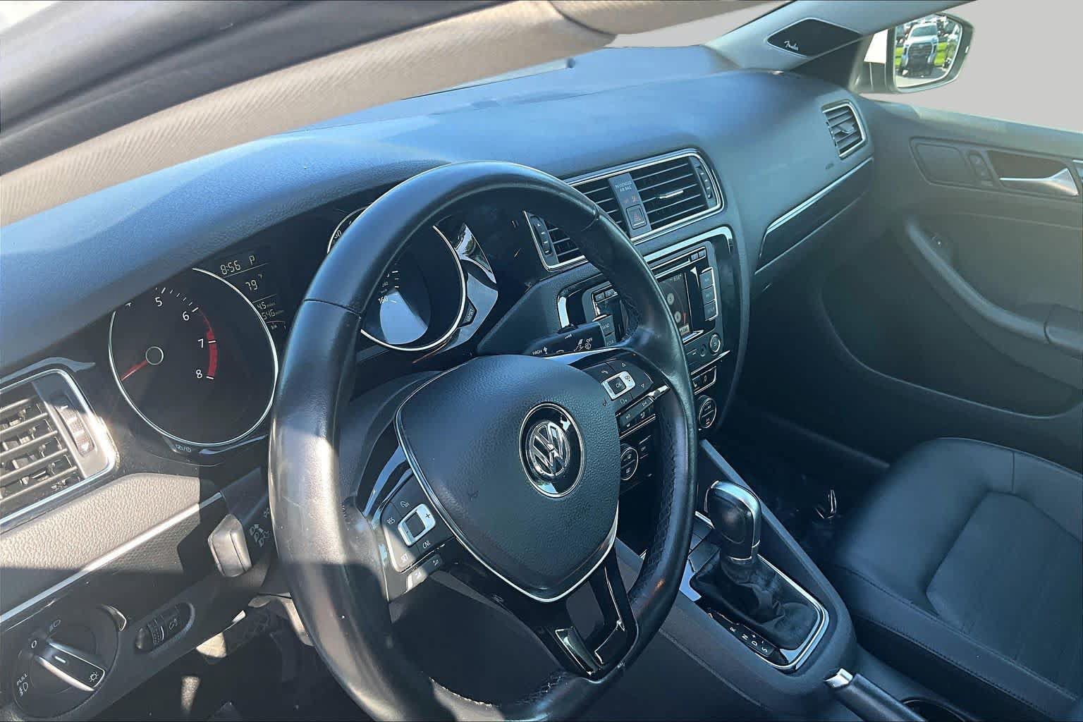 Used 2015 Volkswagen Jetta SEL FWD image 18