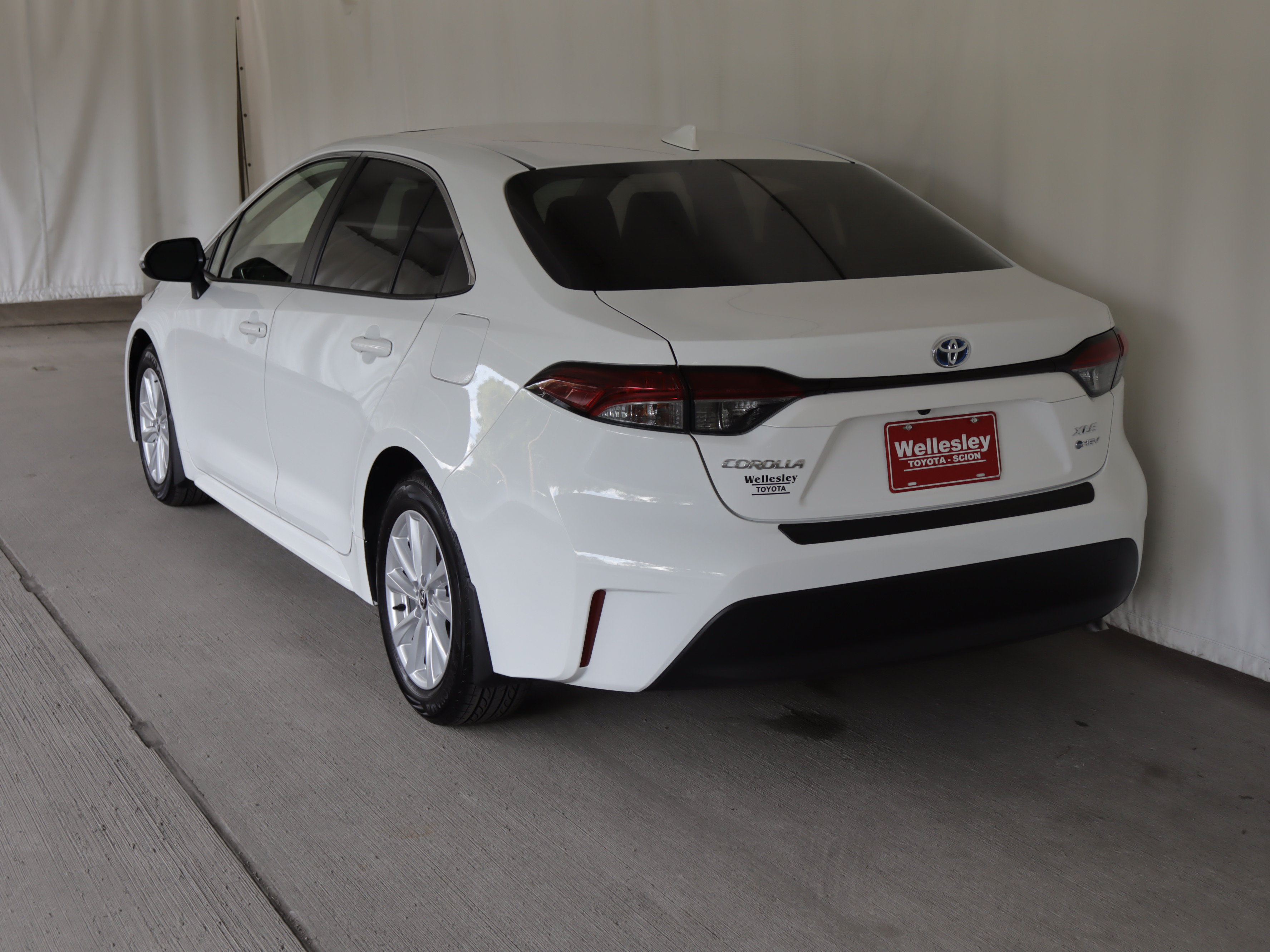Used 2025 Toyota Corolla XLE FWD image 28