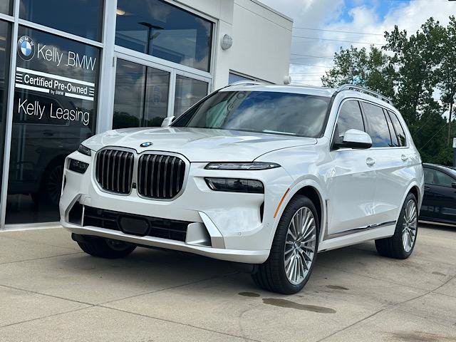 Used 2026 BMW X7 xDrive40i w/ Executive Package AWD/4WD image 3
