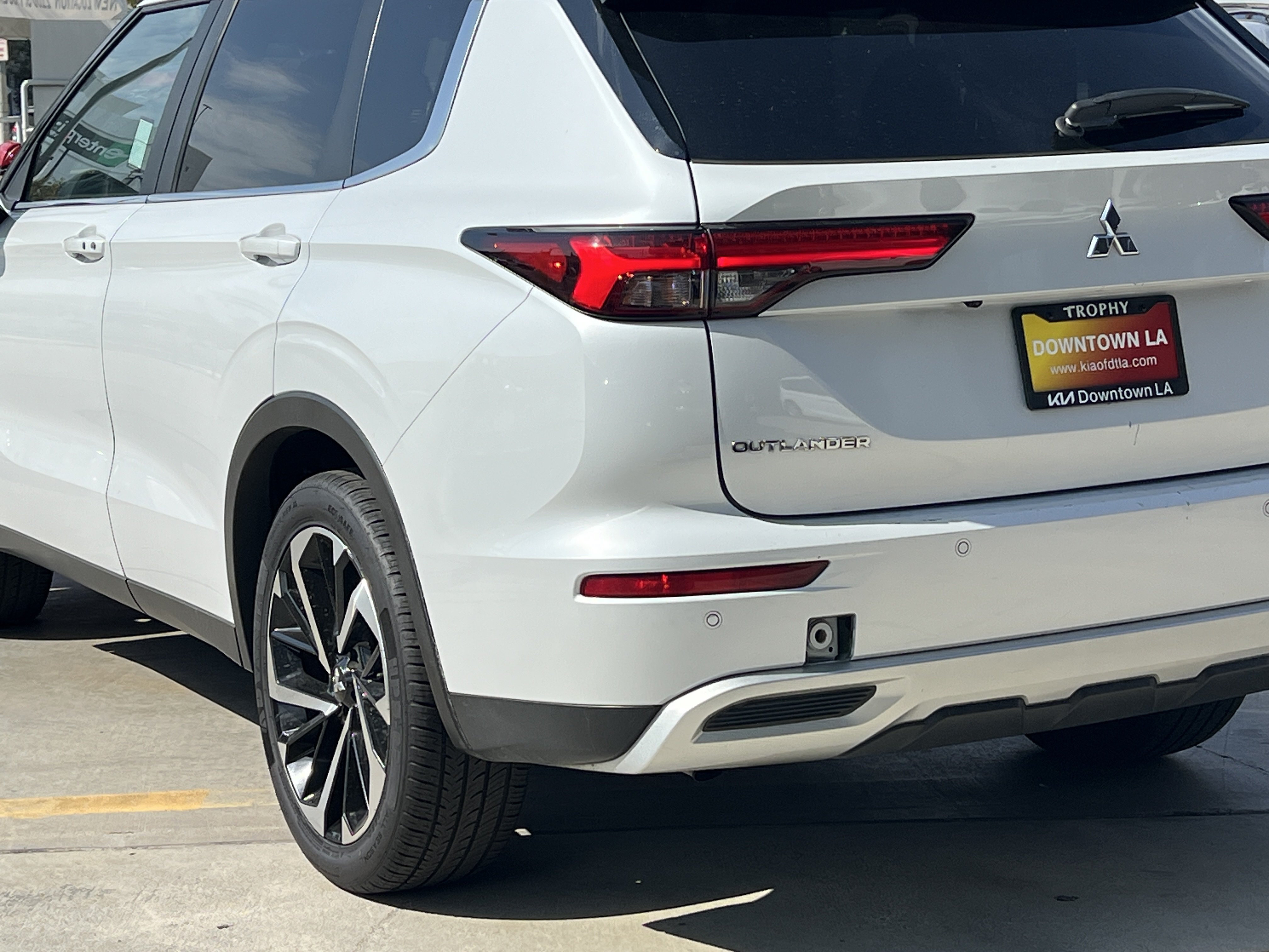 Used 2024 Mitsubishi Outlander SE FWD image 4