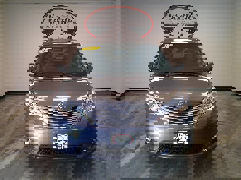 Used 2017 Toyota Sienna XLE image 5