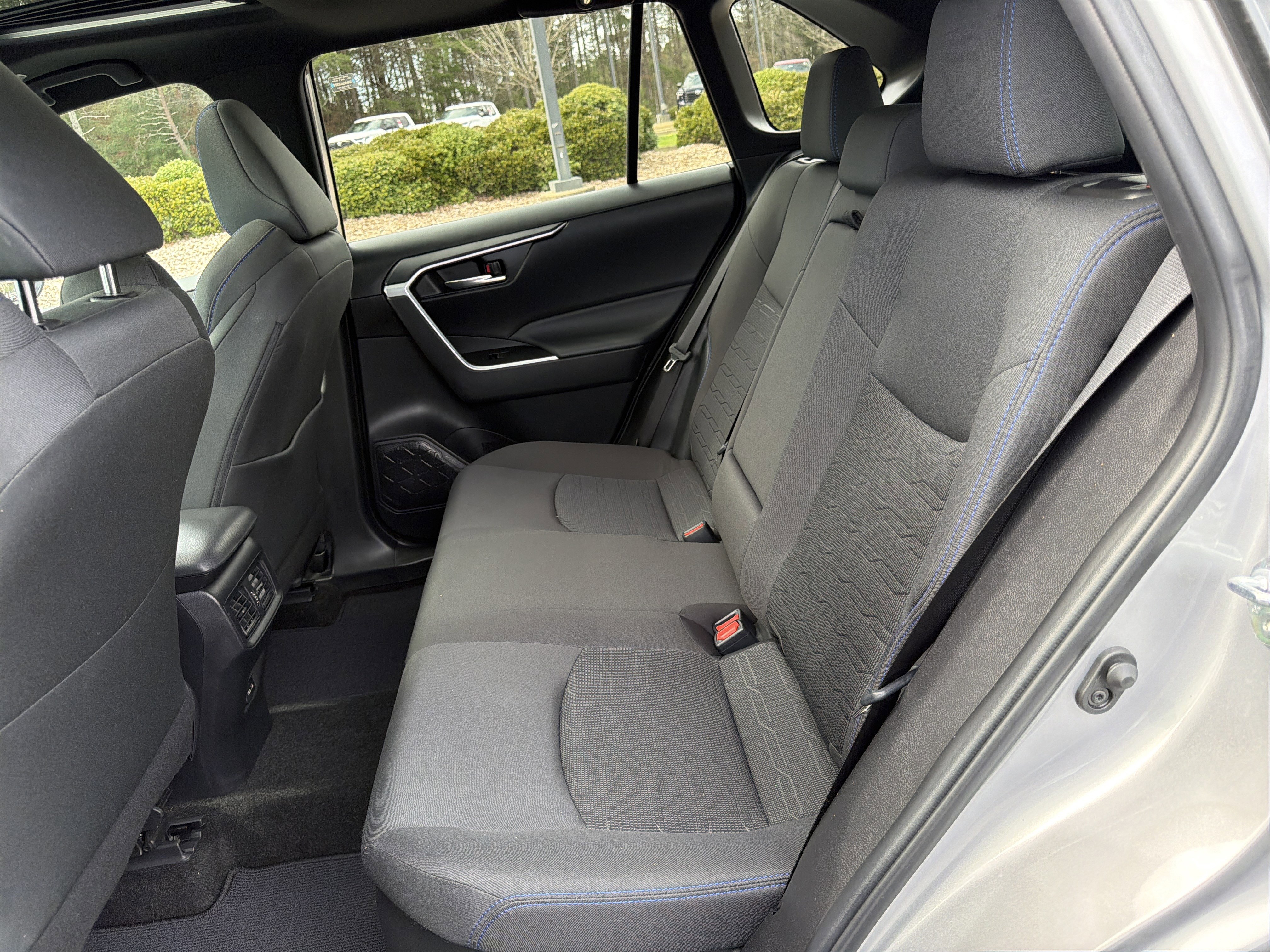 Used 2024 Toyota RAV4 SE w/ Convenience Package AWD/4WD image 21