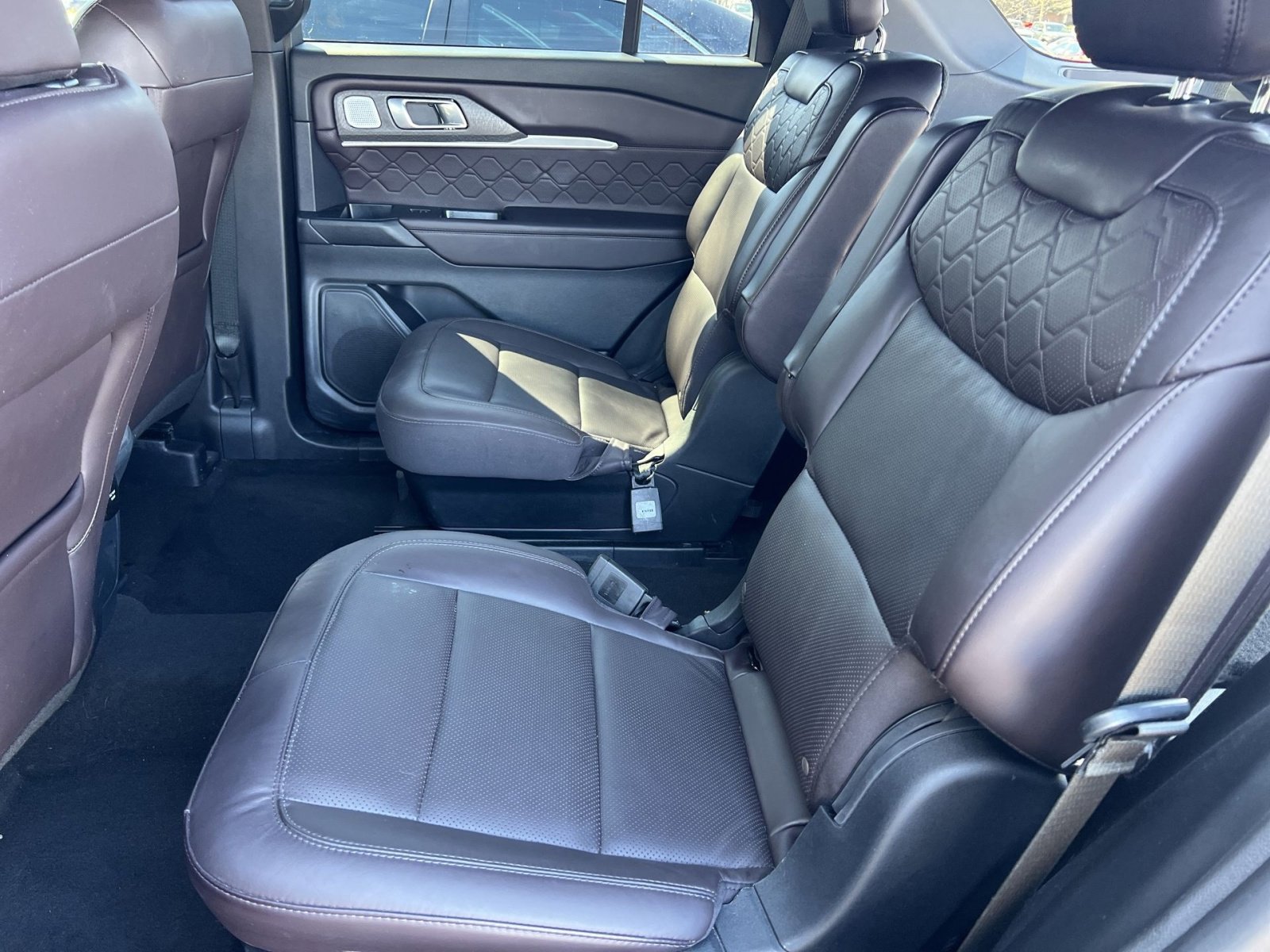 Used 2025 Ford Explorer Platinum w/ LUX Leather Package image 22
