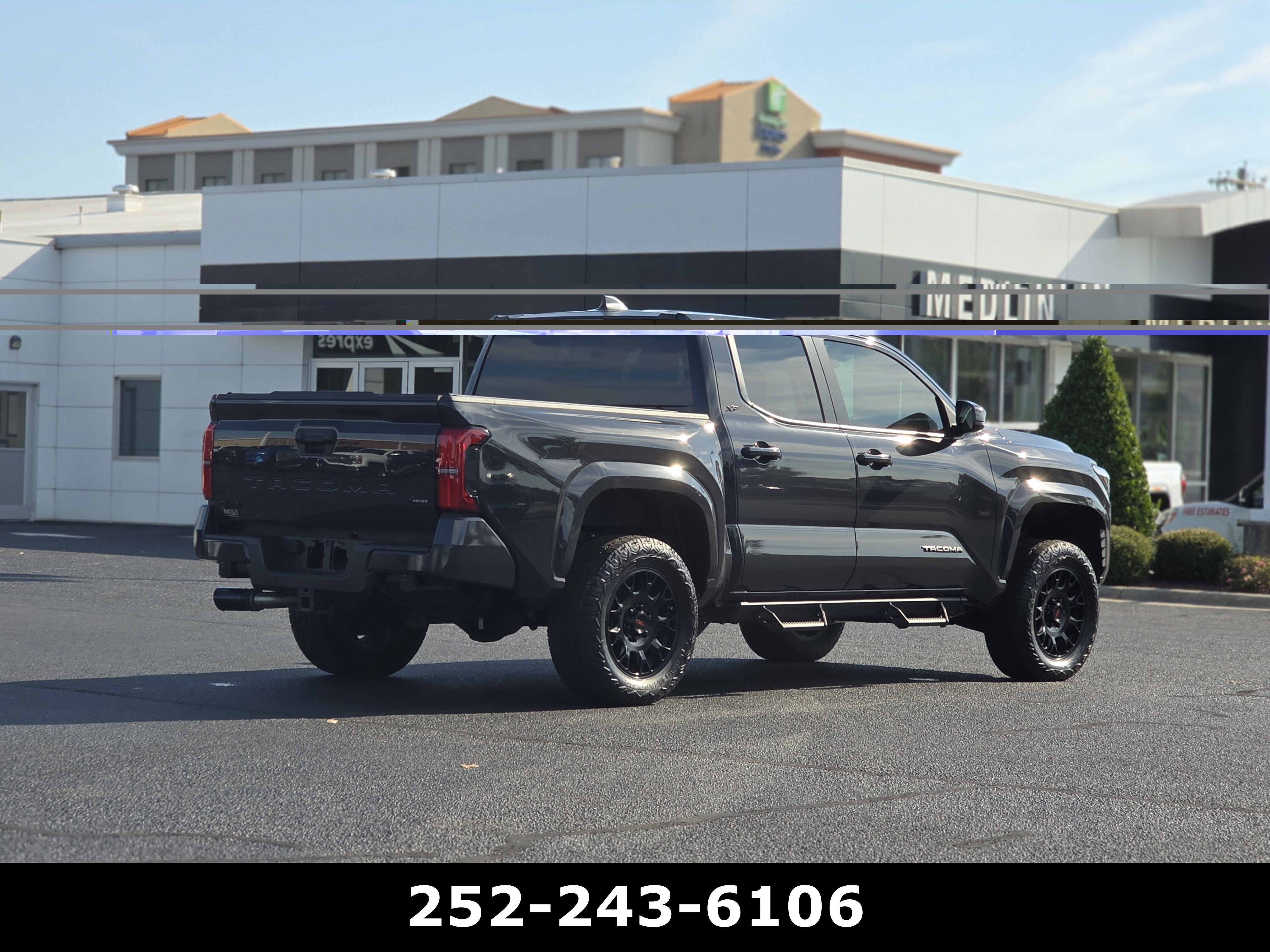 Used 2025 Toyota Tacoma SR5 AWD/4WD image 7