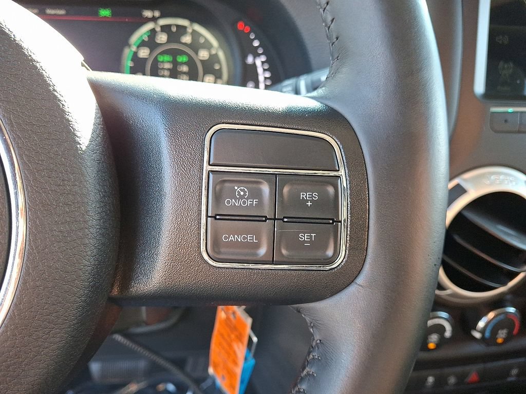 Used 2018 Jeep Wrangler Unlimited Sahara w/ Connectivity Group AWD/4WD image 22