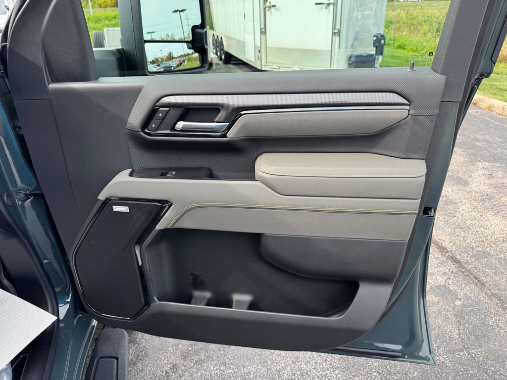 New 2026 Chevrolet Silverado 2500 ZR2 w/ LPO, Dark Essentials Package AWD/4WD image 21