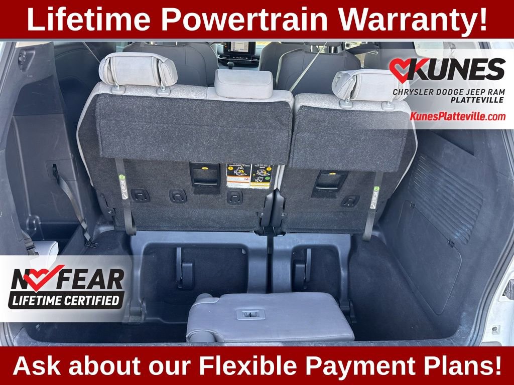 Used 2025 Toyota Sienna LE image 24
