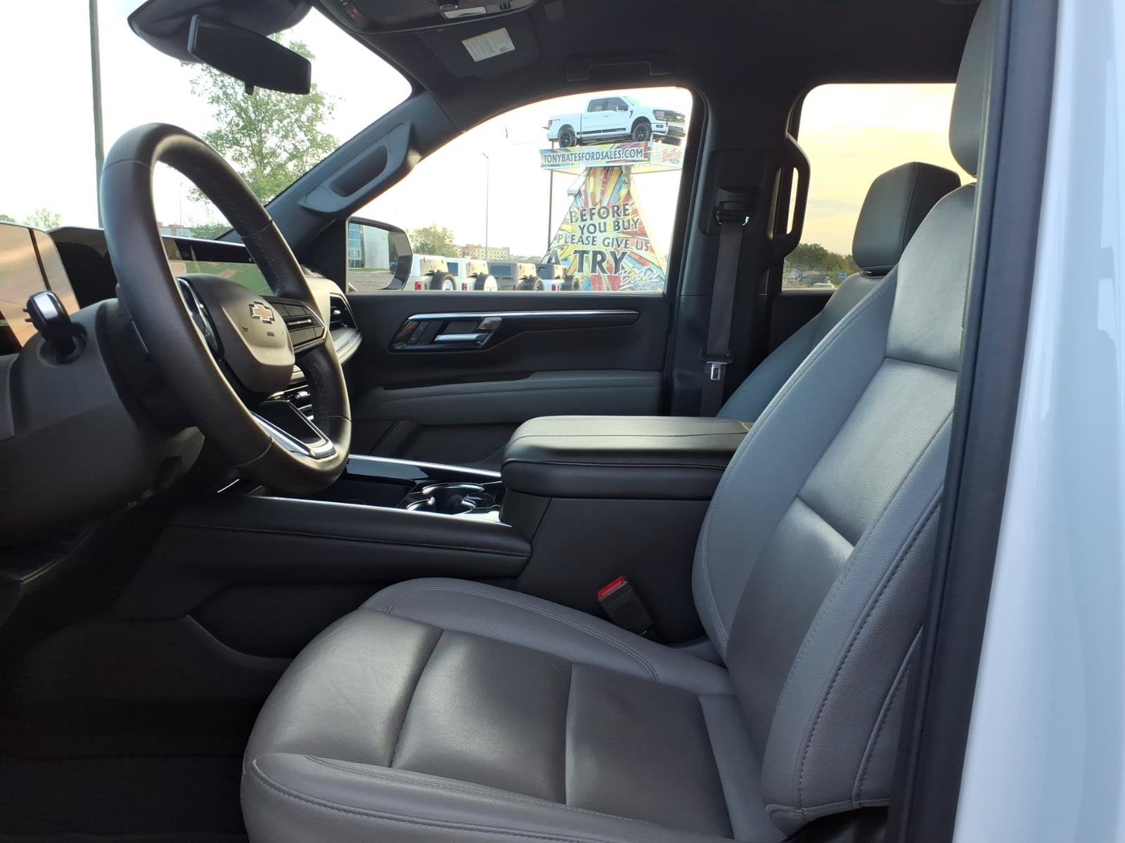 Used 2025 Chevrolet Suburban LT RWD image 10