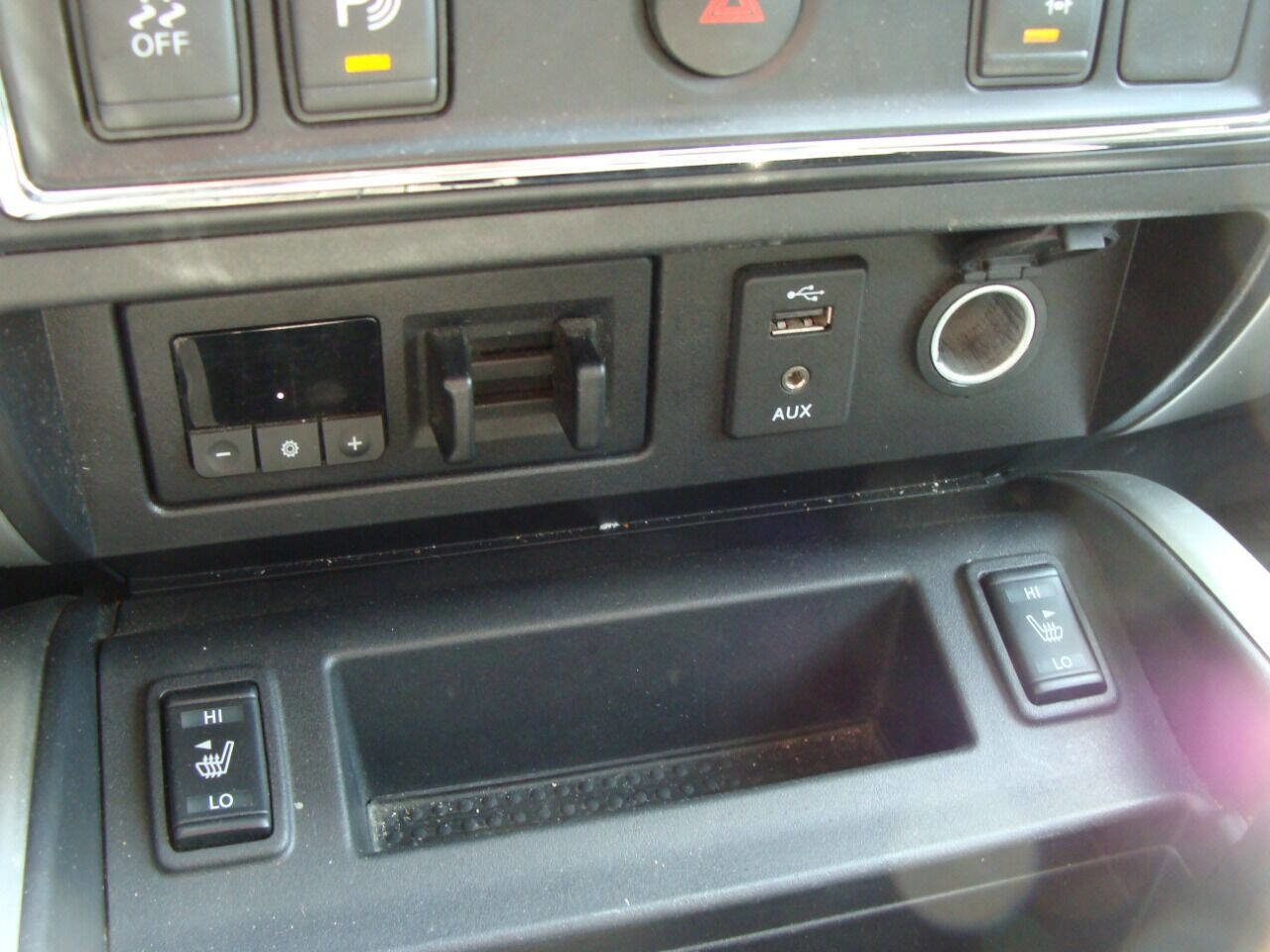 Used 2018 Nissan Titan SV w/ SV Convenience Package image 11