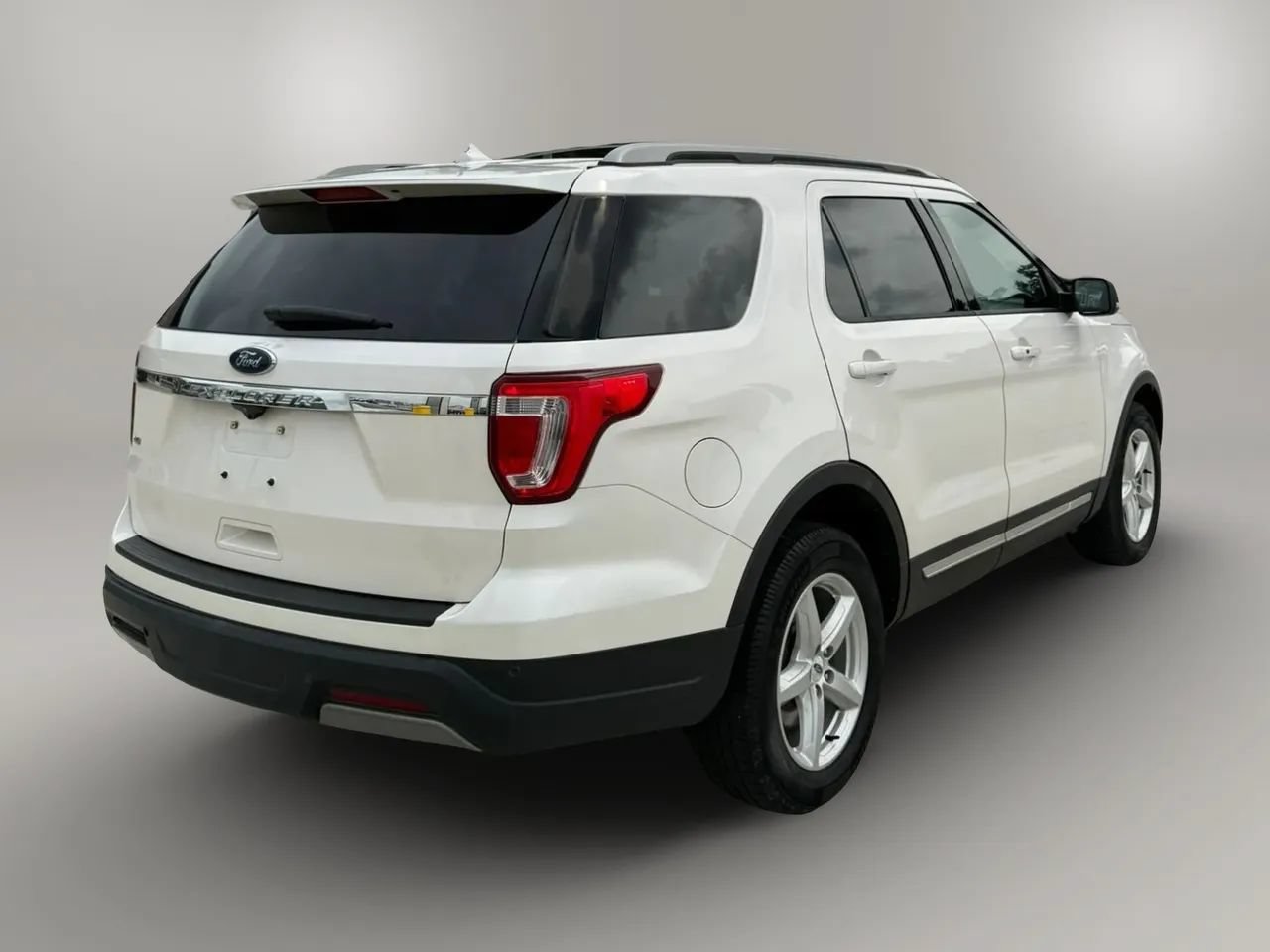Used 2019 Ford Explorer XLT w/ Equipment Group 202A FWD image 7