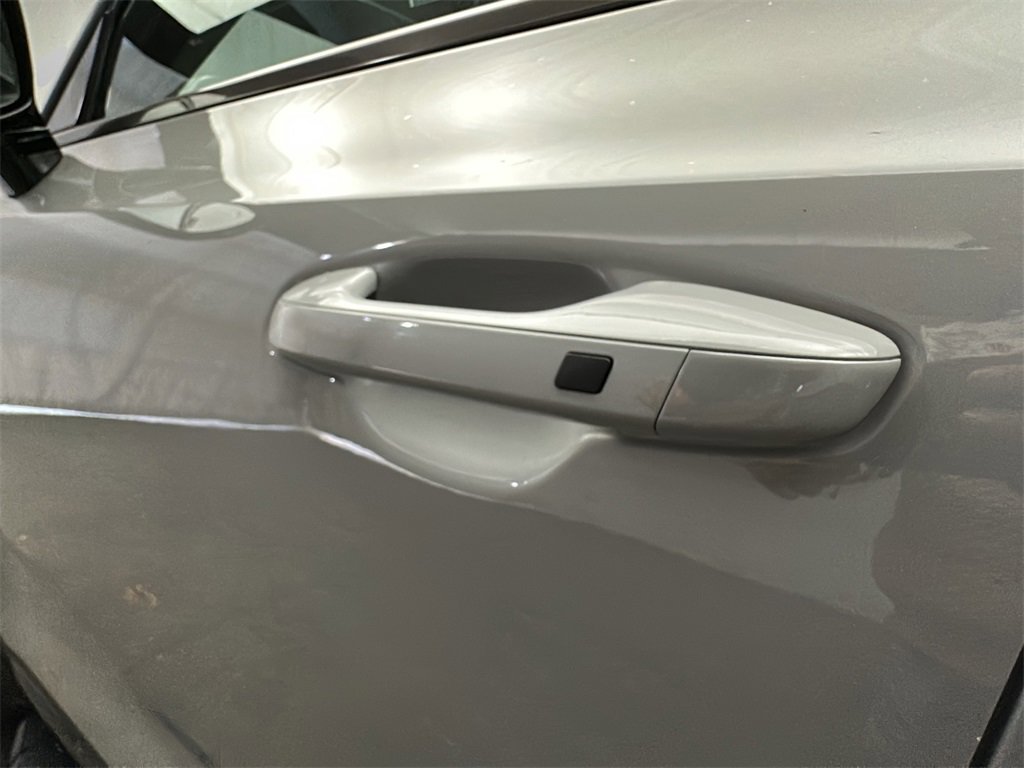 Used 2022 Kia Telluride SX w/ SX Prestige Package image 3