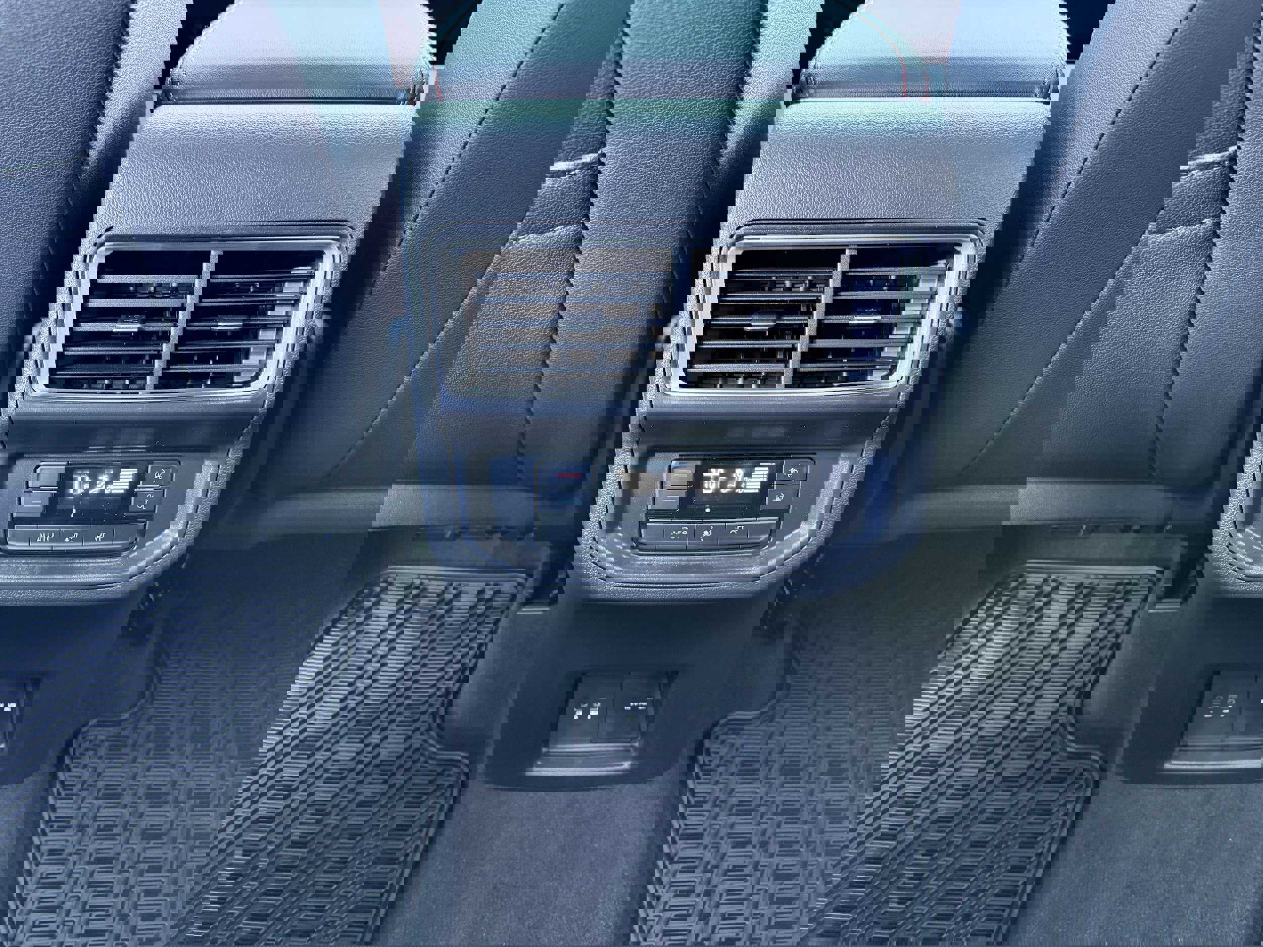 New 2025 Volkswagen Atlas Peak Edition SE image 35