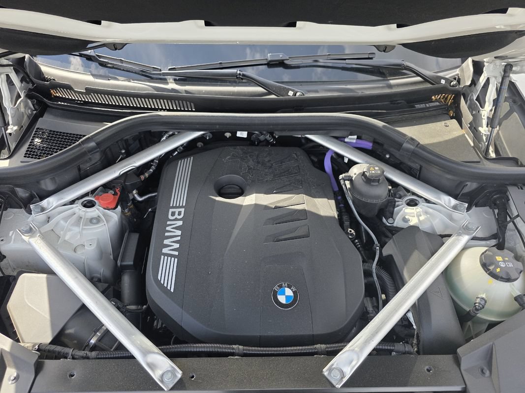 Used 2026 BMW X5 xDrive40i w/ M Sport Package AWD/4WD image 33