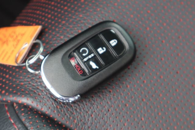 Used 2025 Honda Pilot Black Edition image 33