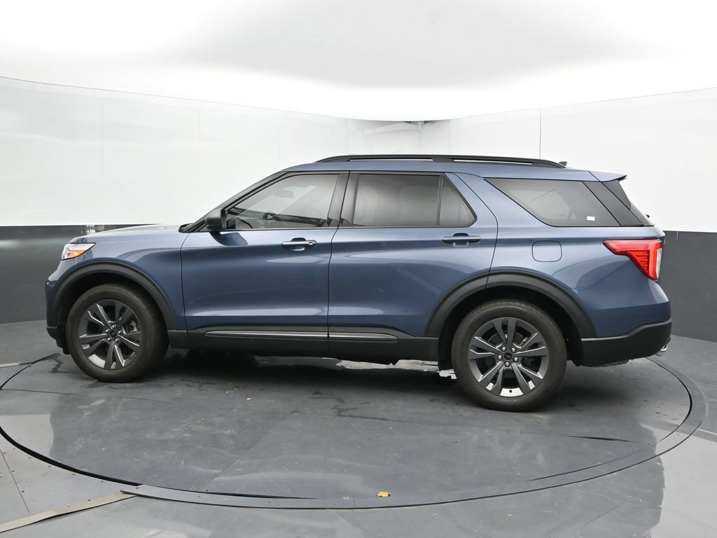 Used 2021 Ford Explorer XLT w/ Equipment Group 202A AWD/4WD image 9
