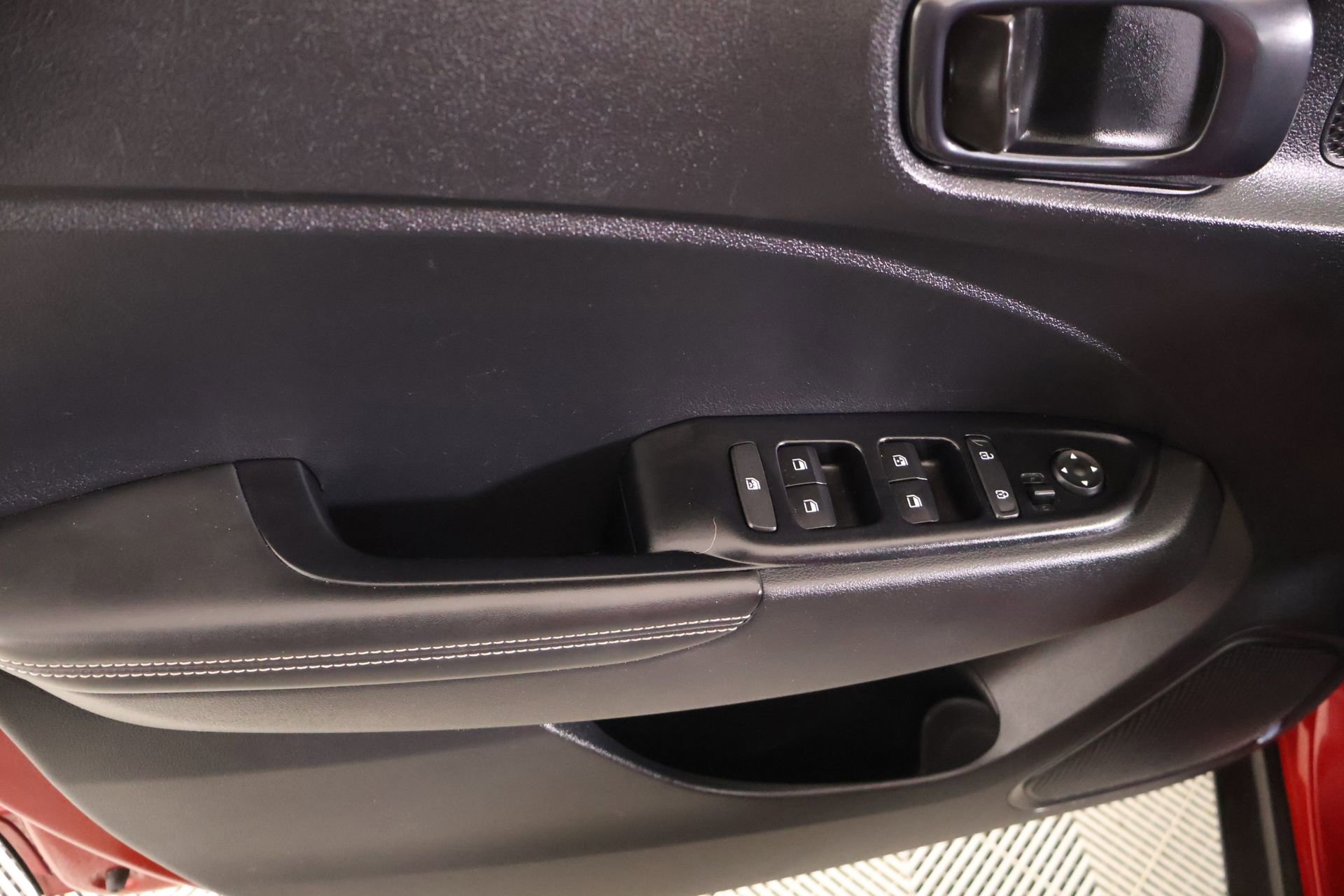 Used 2025 Hyundai Venue Limited FWD image 16