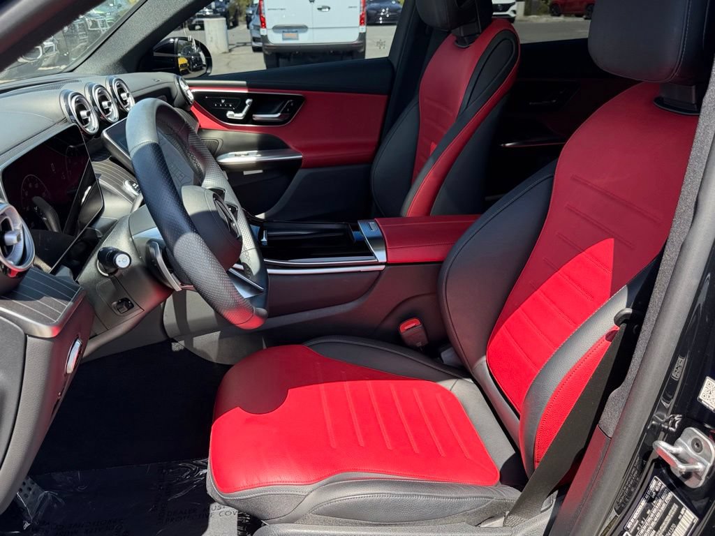 Used 2025 Mercedes-Benz GLC 300 4MATIC image 19