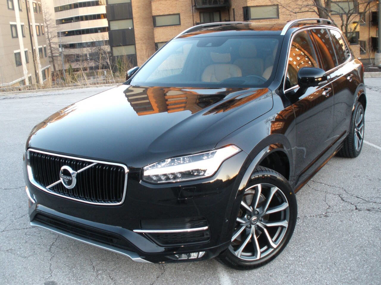 Used 2018 Volvo XC90 T6 Momentum w/ Convenience Package