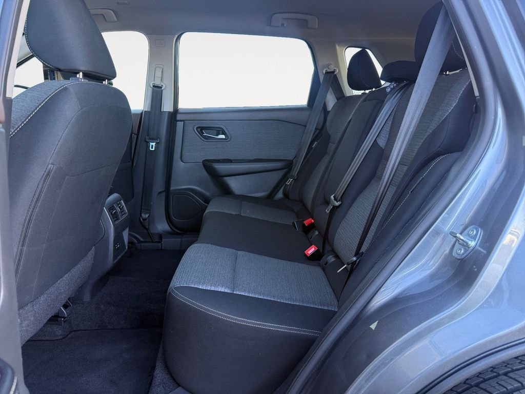 Used 2023 Nissan Rogue SV image 13