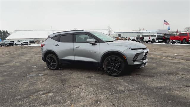 Used 2025 Chevrolet Blazer LT w/ Sound & Technology Package image 2