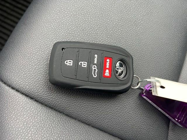 Used 2025 Toyota Corolla Cross XLE image 37