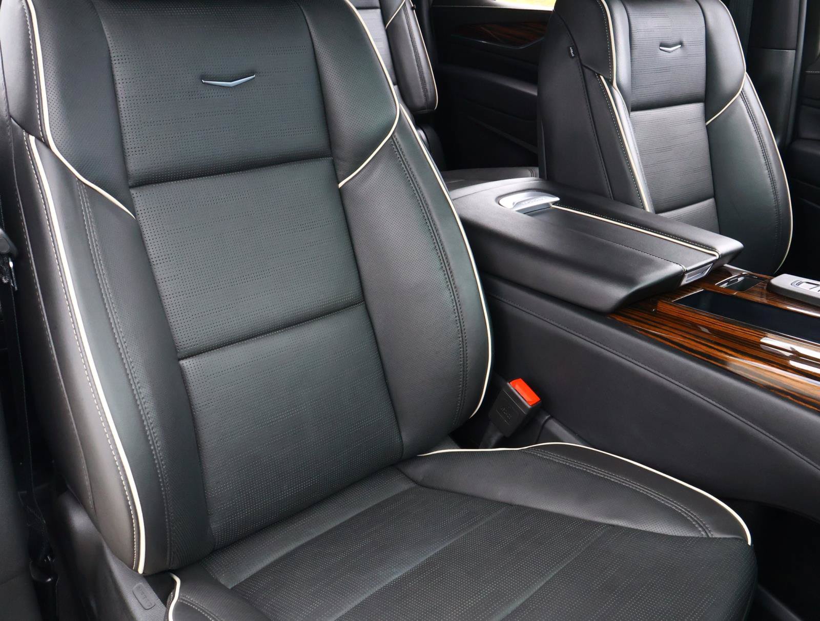Used 2024 Cadillac Escalade ESV Premium Luxury RWD image 23