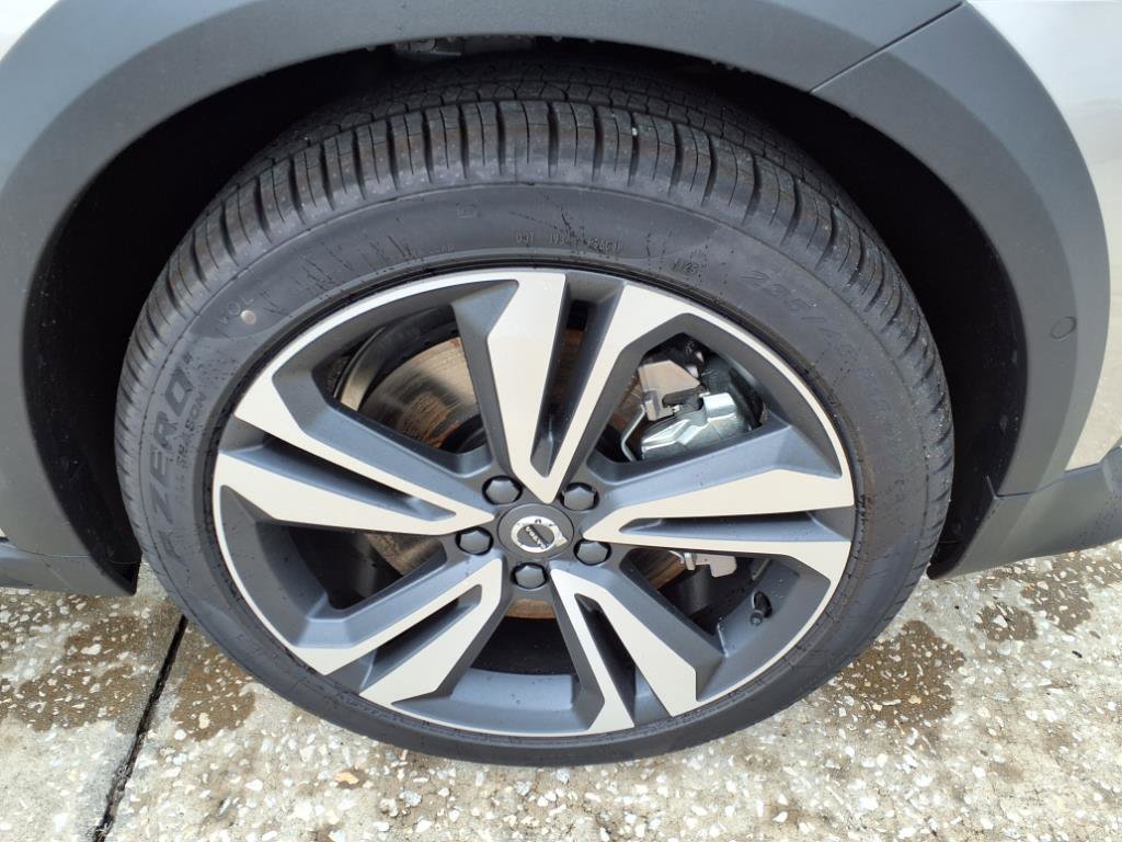 New 2026 Volvo V60 B5 Cross Country Plus w/ Protection Package Premier image 9