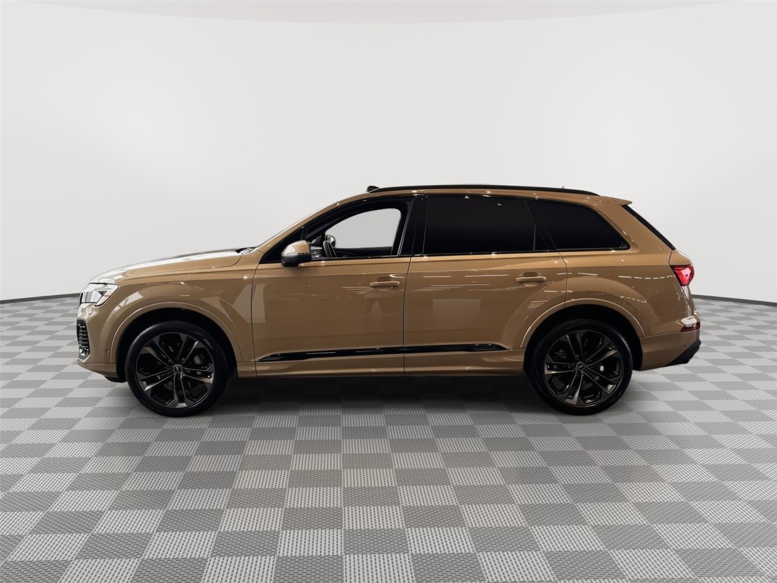 Certified 2025 Audi Q7 3.0T Premium Plus AWD/4WD image 8