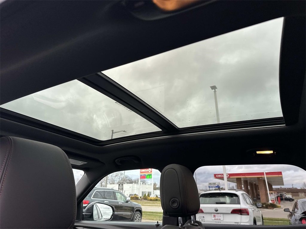 Used 2022 Chevrolet TrailBlazer RS w/ Sun and Liftgate Package image 13