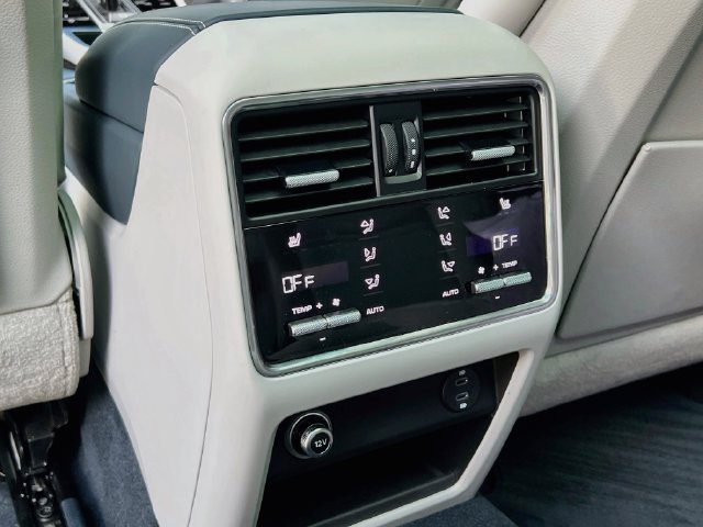 Certified 2023 Porsche Cayenne Platinum Edition AWD/4WD image 26